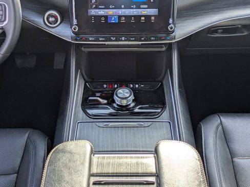 Used 2024 Jeep Wagoneer L Series II w/ Flexible Seating Group image 20