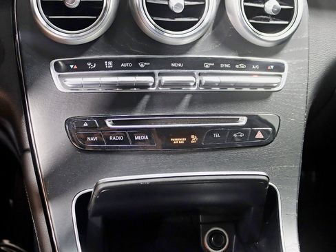 Used 2018 Mercedes-Benz GLC 300 w/ Premium Package image 27