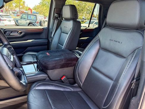 Used 2025 GMC Yukon Denali w/ Sun & Power Step Package AWD/4WD image 38