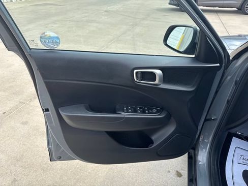 Used 2023 Hyundai Venue SE FWD image 20