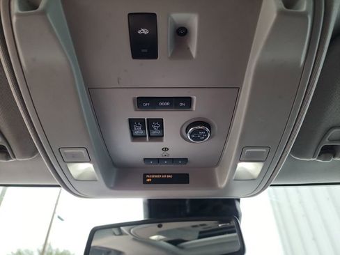 Used 2020 Chevrolet Suburban Premier w/ Premier Plus Edition image 36