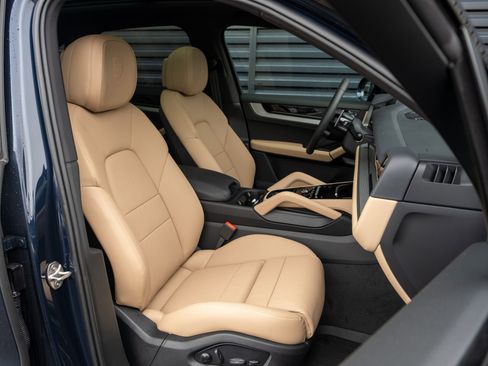 New 2026 Porsche Cayenne image 36