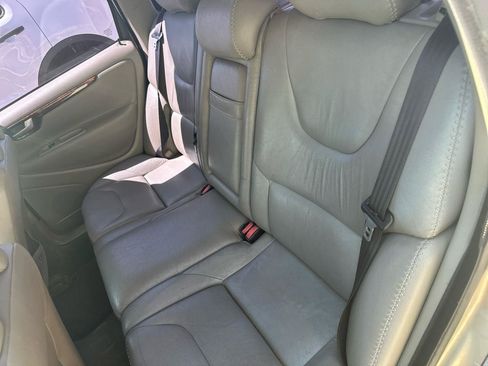 Used 2005 Volvo XC70 AWD/4WD image 12
