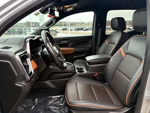 Used 2024 GMC Canyon AT4 w/ AT4 Premium Package image 12