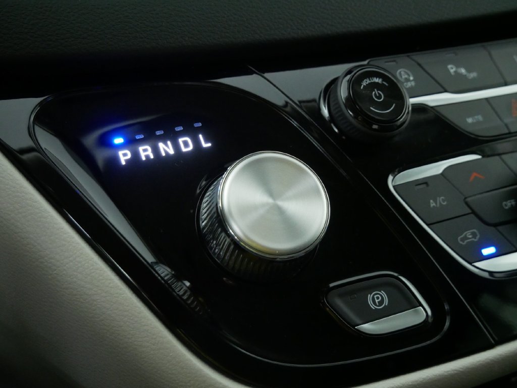 Used 2023 Chrysler Pacifica Touring-L FWD image 31