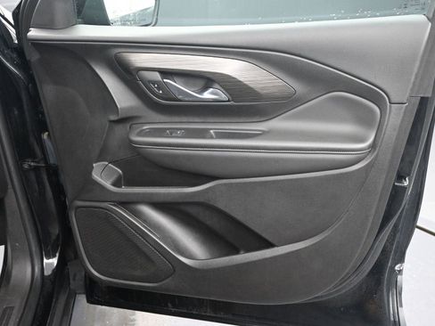 Used 2024 GMC Terrain SLT image 8