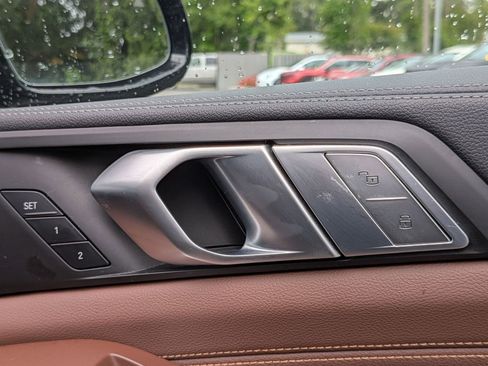 Used 2022 BMW X7 xDrive40i w/ Premium Package AWD/4WD image 39