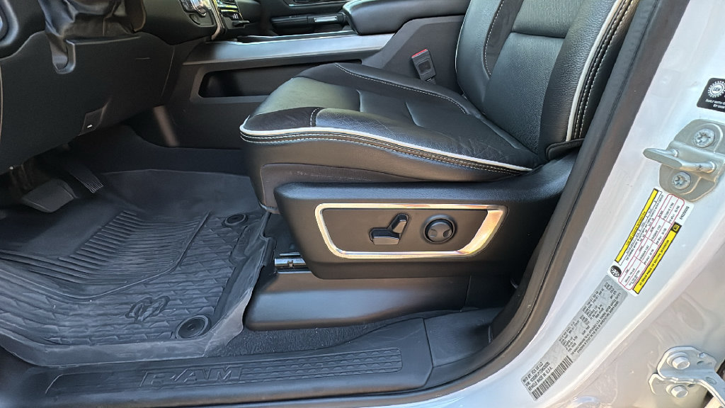 Used 2025 RAM 1500 Laramie AWD/4WD image 10