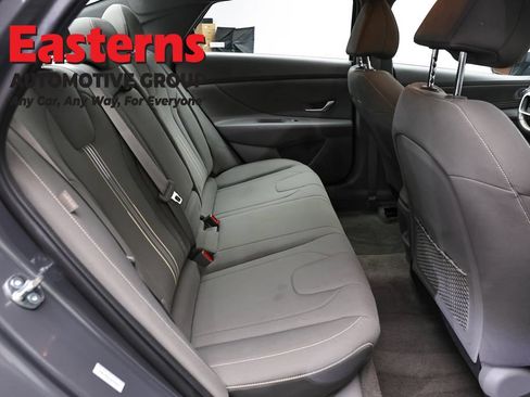 Used 2025 Hyundai Elantra SEL FWD image 24