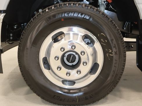 New 2025 Ford F350 Lariat w/ Lariat Ultimate Package image 36