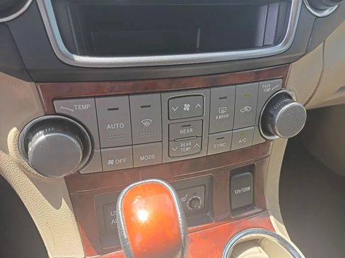Used 2013 Toyota Highlander Limited FWD image 12
