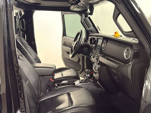 Used 2018 Jeep Wrangler Unlimited Sahara image 18