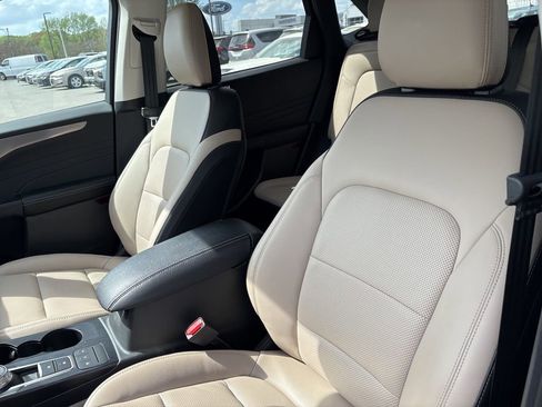 Used 2022 Ford Escape Titanium w/ Class II Trailer Tow Package image 15