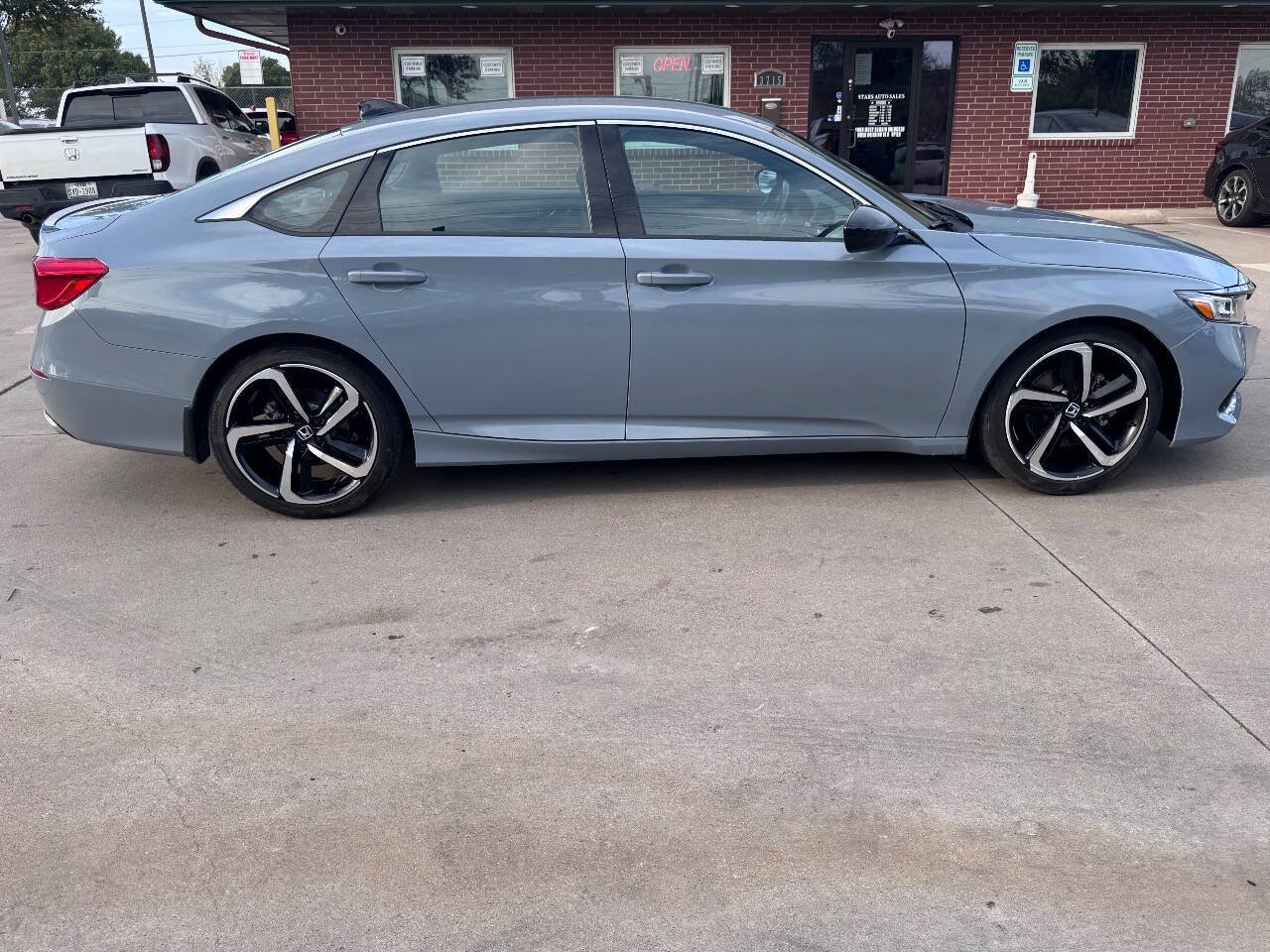 Used 2022 Honda Accord Sport image 4