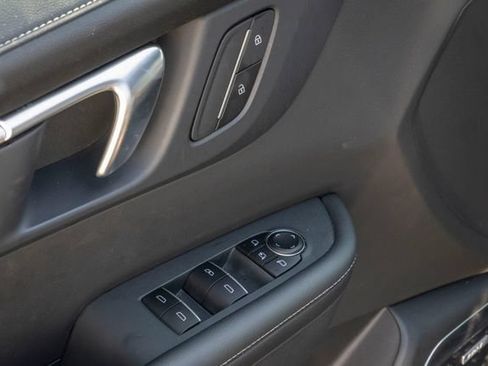Used 2025 Buick Enclave Sport Touring AWD/4WD image 23