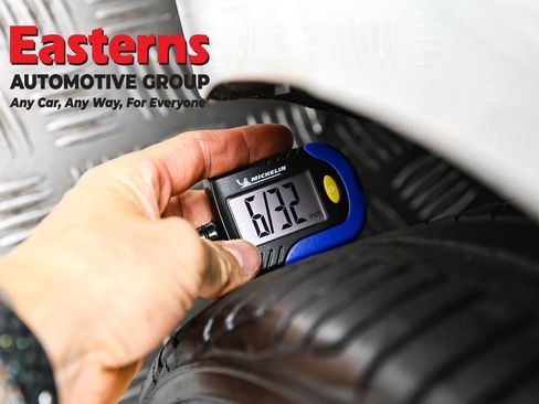 Used 2019 Toyota Camry XLE w/ Carpet Mat Package image 27