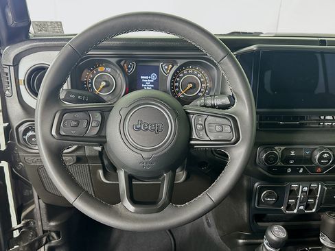 Used 2025 Jeep Wrangler Unlimited Sport AWD/4WD image 17