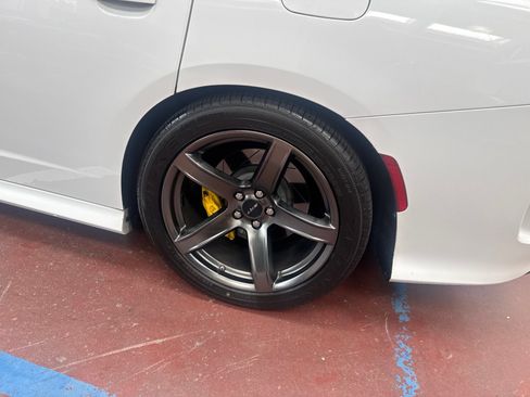 Used 2018 Dodge Charger SRT Hellcat w/ Harman/Kardon Audio Group RWD image 8