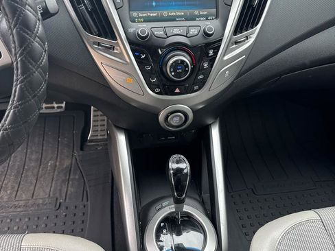 Used 2012 Hyundai Veloster w/ Style Pkg image 14