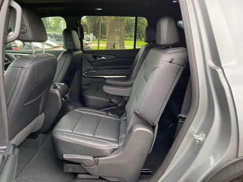 New 2025 Chevrolet Traverse LT w/ Sun and Wheel Package image 12