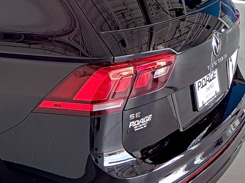Used 2022 Volkswagen Tiguan SE R-Line AWD/4WD image 10