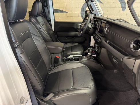 Used 2023 Jeep Wrangler Unlimited Sahara AWD/4WD image 16
