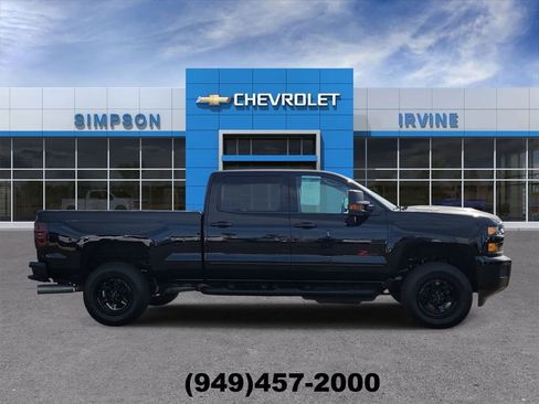 Used 2019 Chevrolet Silverado 2500 LT w/ Midnight Edition image 9