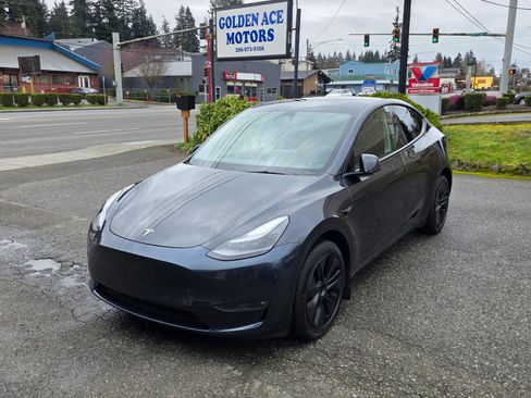 Used 2025 Tesla Model Y Long Range image 1