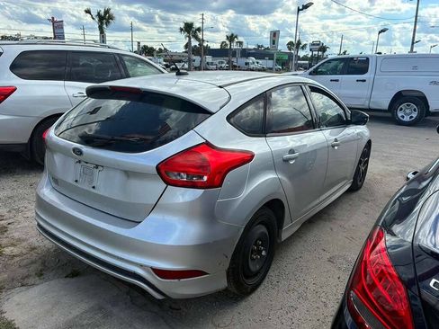 Used 2016 Ford Focus SE w/ SE Sport Package FWD image 9