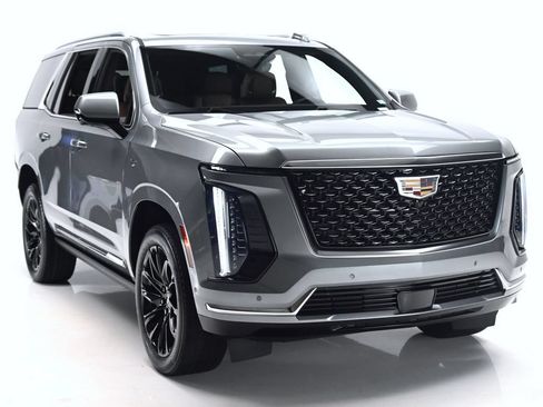 Used 2025 Cadillac Escalade Premium Luxury RWD image 3