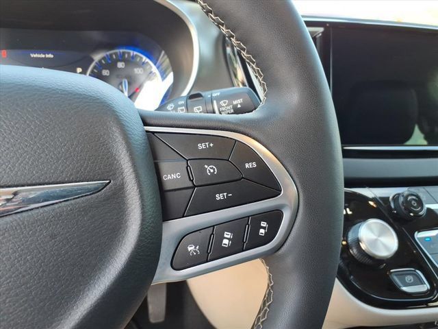 Used 2024 Chrysler Pacifica Touring-L FWD image 21