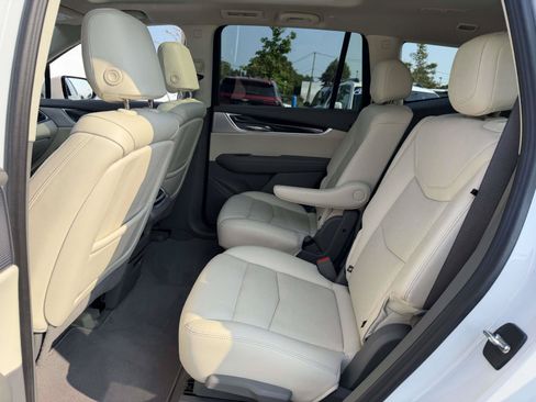 Certified 2022 Cadillac XT6 Premium Luxury w/ Technology Package AWD/4WD image 15