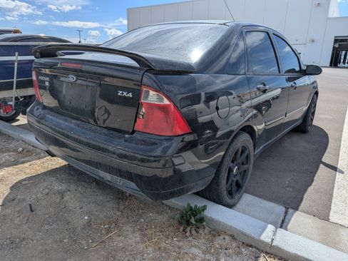 Used 2005 Ford Focus ST FWD image 6