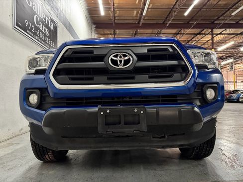 Used 2017 Toyota Tacoma SR5 w/ Tow Package image 5