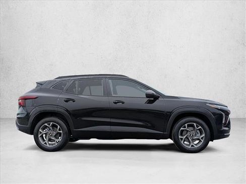 New 2026 Chevrolet Trax LT w/ Sunroof Package image 4