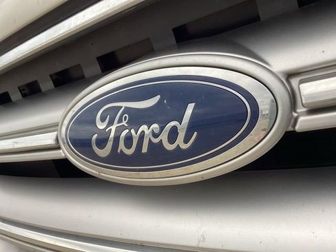 Used 2017 Ford Escape Titanium image 3