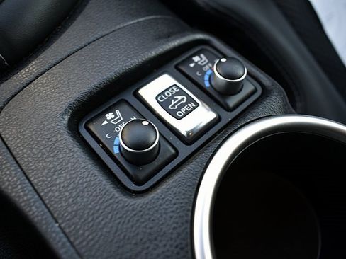 Used 2019 Nissan 370Z Touring image 34