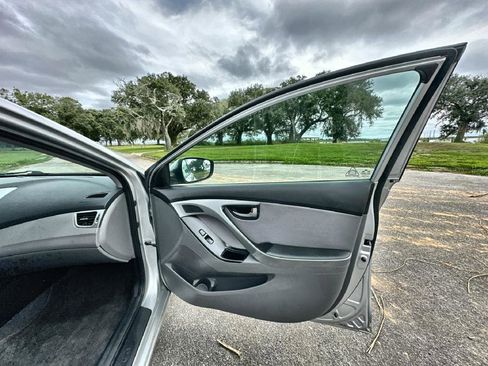 Used 2016 Hyundai Elantra SE w/ Option Group 02 image 16