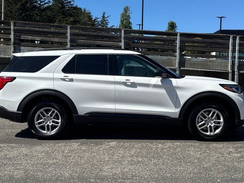 Used 2026 Ford Explorer Active AWD/4WD image 3