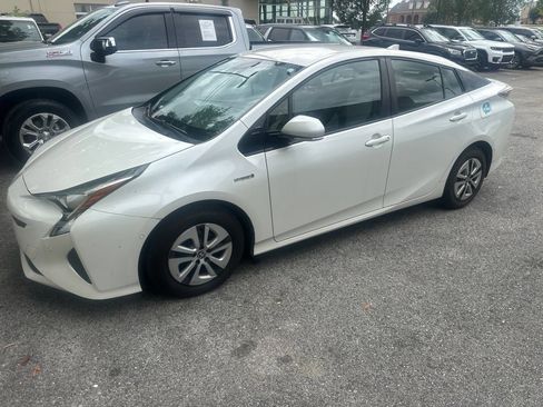 Used 2018 Toyota Prius Four FWD image 1