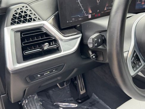 Used 2025 BMW X5 xDrive40i w/ M Sport Package image 17