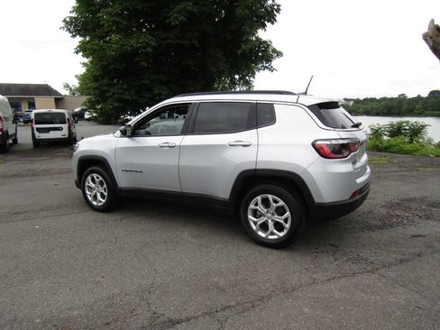Used 2024 Jeep Compass Latitude AWD/4WD image 42