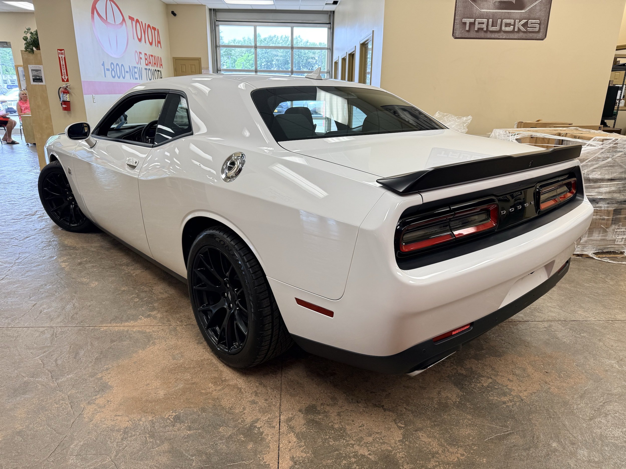 Used 2018 Dodge Challenger R/T Scat Pack w/ Dynamics Package RWD image 31