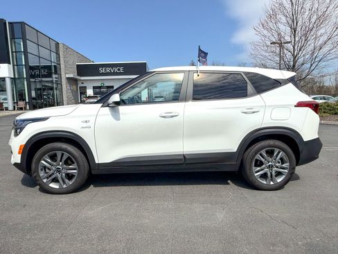 Used 2023 Kia Seltos LX image 9