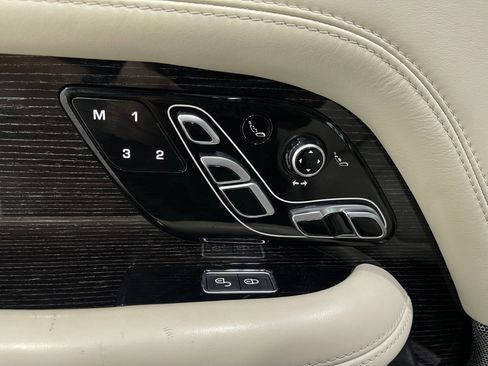 Used 2019 Land Rover Range Rover Autobiography image 17