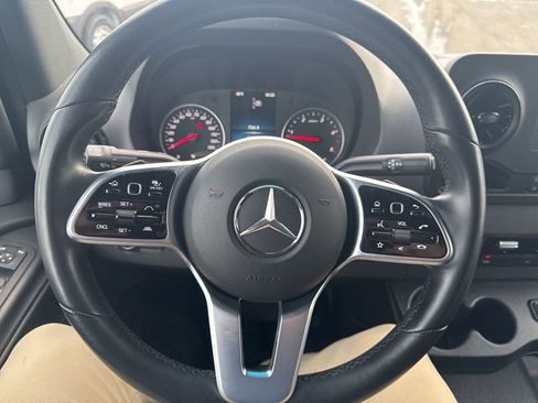 Used 2022 Mercedes-Benz Sprinter 2500 image 4