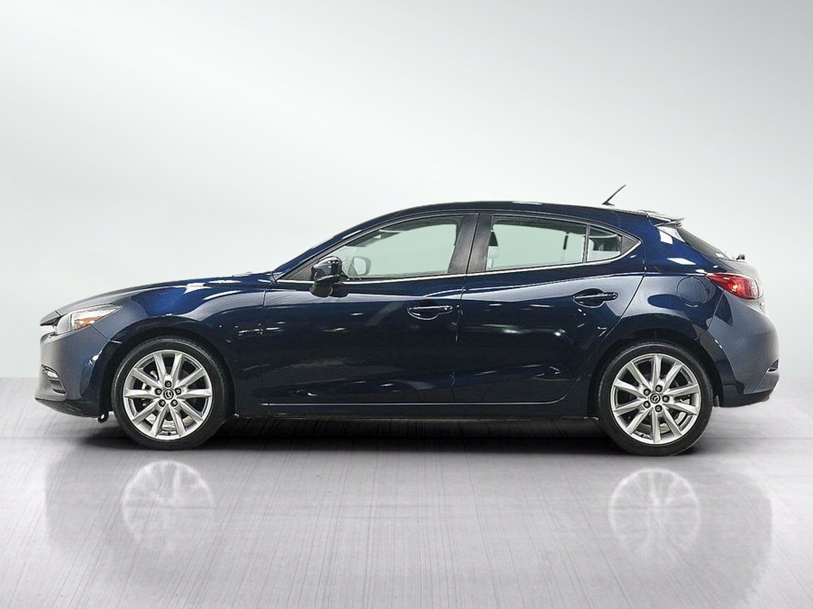 Used 2017 MAZDA MAZDA3 Touring FWD image 2
