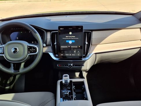 New 2026 Volvo XC90 T8 Plus w/ Protection Package Premier AWD/4WD image 17