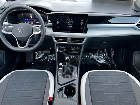 New 2026 Volkswagen Taos SE image 13