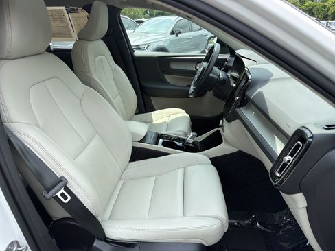 Certified 2025 Volvo XC40 B5 Ultra AWD/4WD image 35